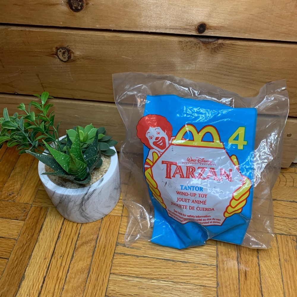 VINTAGE MACDONALDS TARZAN TANTOR KIDS MEAL TOY BRAND NEW COLLECTORS ITEM TOY